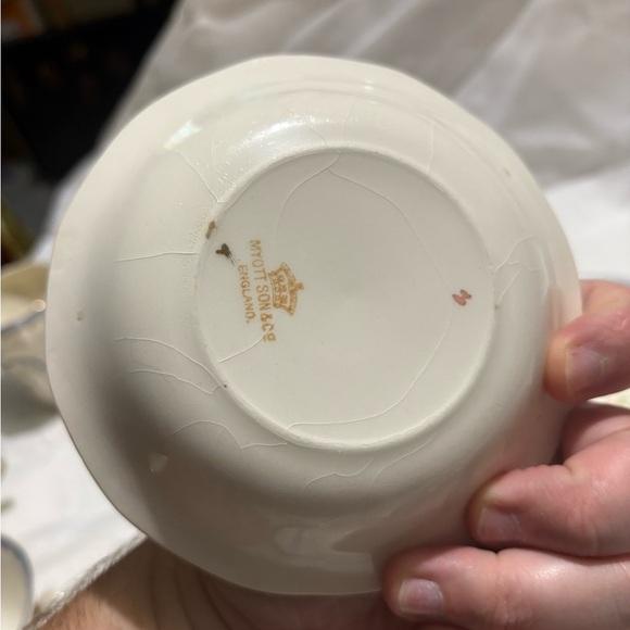 Vintage Floral Patterned Ceramic Bowls - Picture 4 of 5